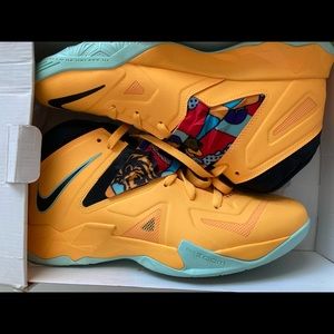 Nike lebron james athletic shoes for men size 10.5 -
Men’s size - 10.5